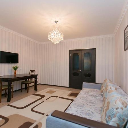 Cozy Apartment On Sarayshyq Street 5E Astana Exterior photo