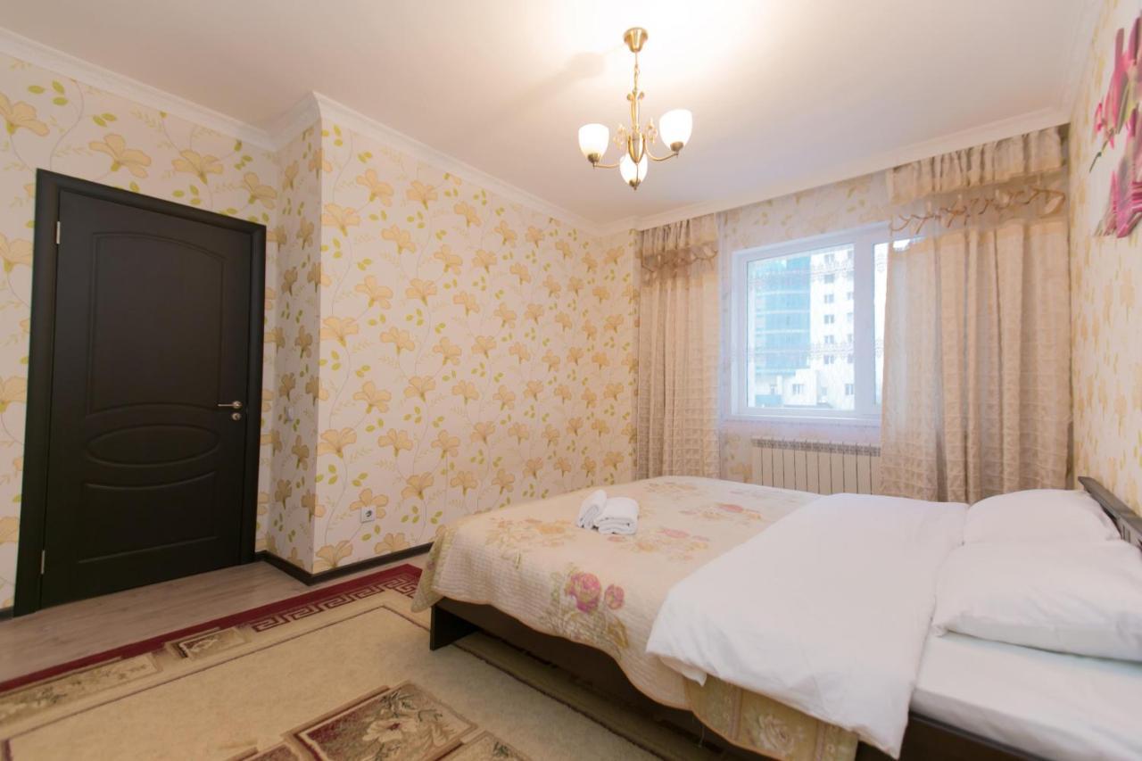 Cozy Apartment On Sarayshyq Street 5E Astana Exterior photo