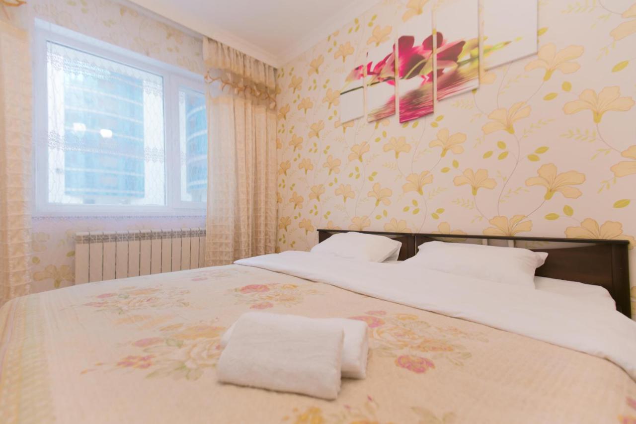Cozy Apartment On Sarayshyq Street 5E Astana Exterior photo